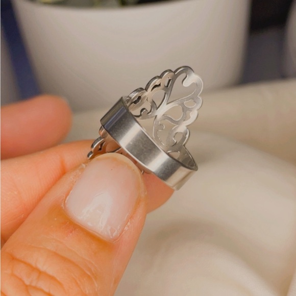 NWT, STAINLESS STEEL Silver láser Cut Pattern Woman ring , Size 6.5 - Picture 12 of 17